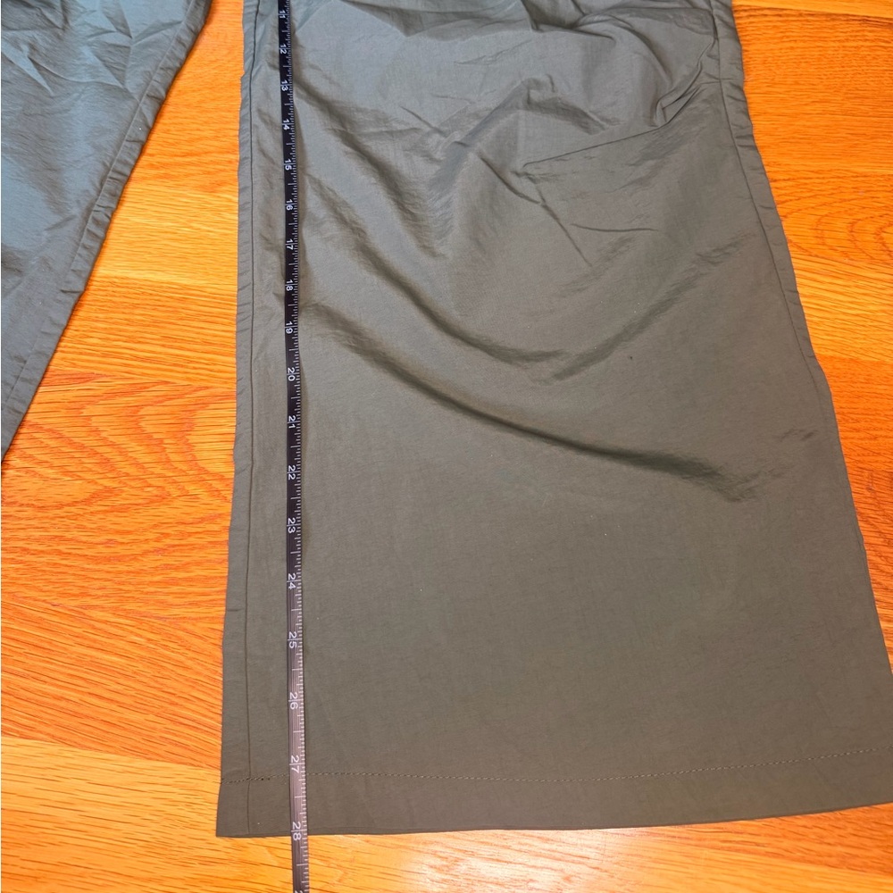 Halara Cargo Pants NWT Medium Wide Leg Green Nylon Travel Casual - Picture 9 of 10